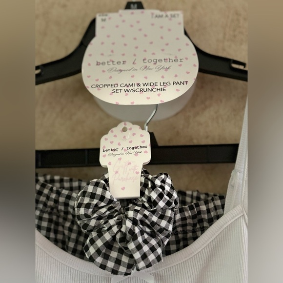 better/together Cropped Cami & Wide Leg Set w/Scunchie - Picture 5 of 6